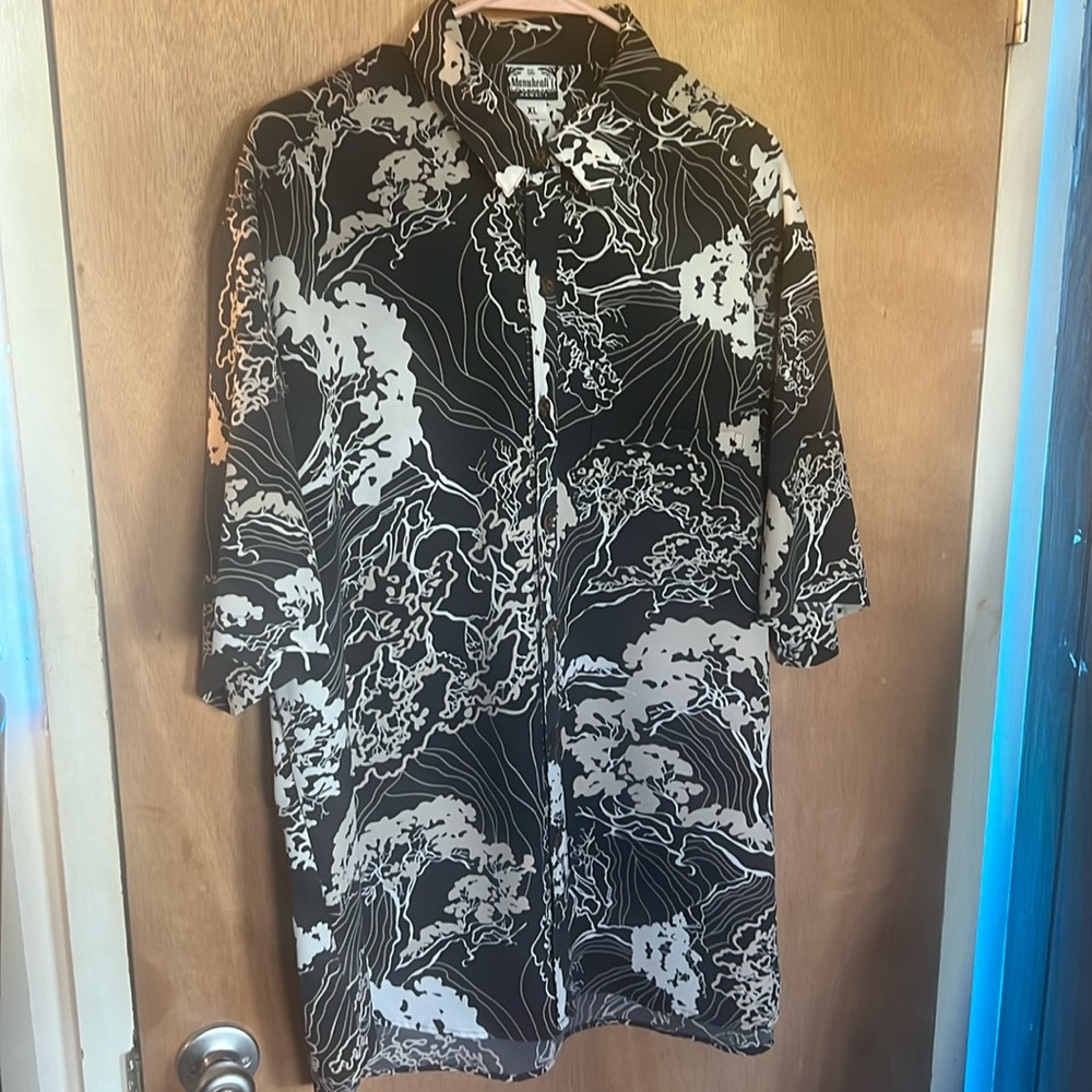 Manuheali’i XL Men’s Aloha Shirt